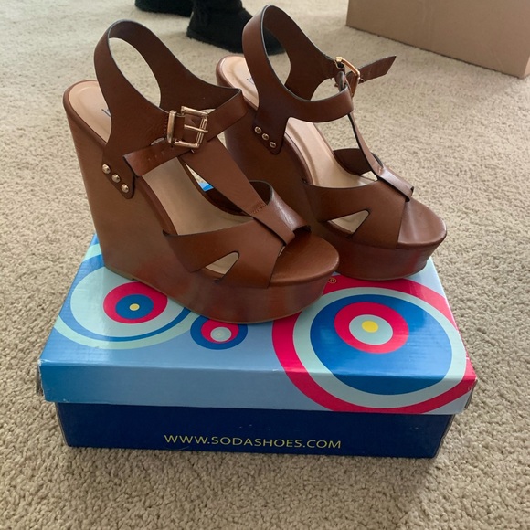Soda Lasky wedge sandal - Picture 1 of 3